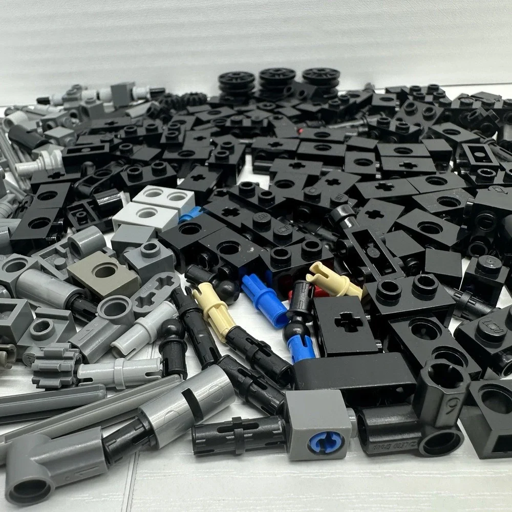 Lego Parts & Bricks Bulk Lot Of 210 Pieces - Assorted Parts & Colors - Picture 9 of 10